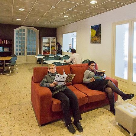 Hôtel Ymca Villeneuve Les Avignon Extérieur photo