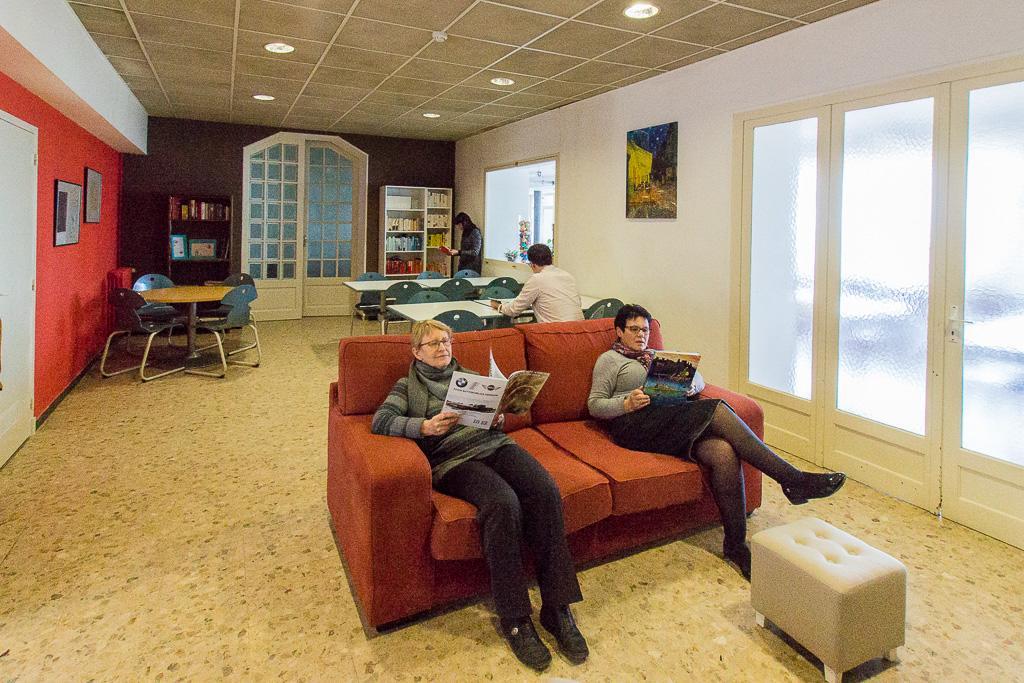 Hôtel Ymca Villeneuve Les Avignon Extérieur photo