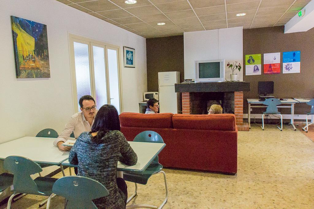 Hôtel Ymca Villeneuve Les Avignon Extérieur photo