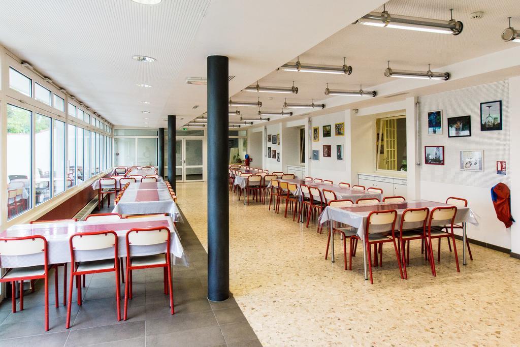 Hôtel Ymca Villeneuve Les Avignon Extérieur photo
