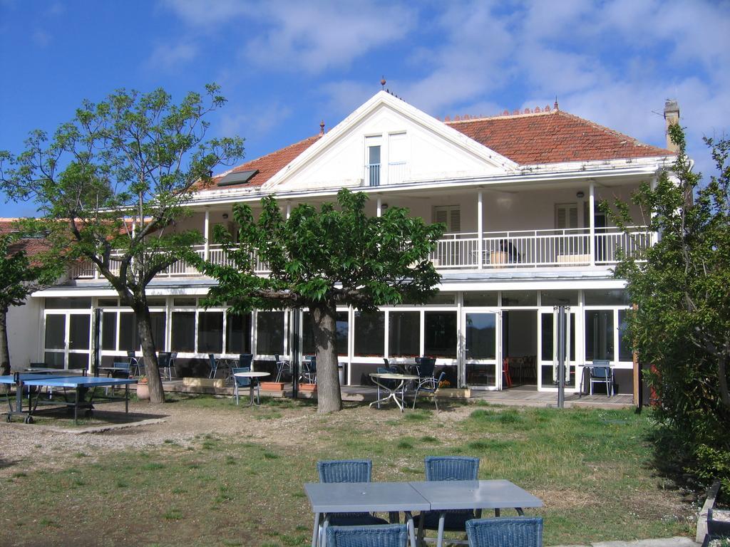 Hôtel Ymca Villeneuve Les Avignon Extérieur photo