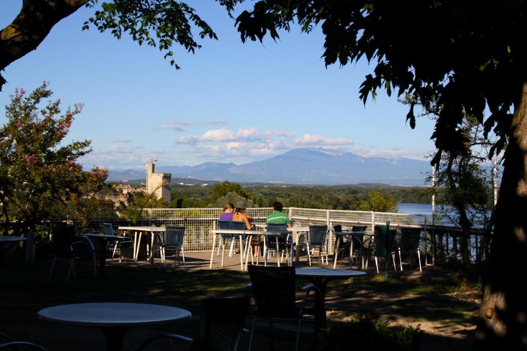Hôtel Ymca Villeneuve Les Avignon Extérieur photo